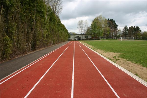 Aménagement piste d'athlétisme, terrains de basket et parking - Sportinfrabouw NV